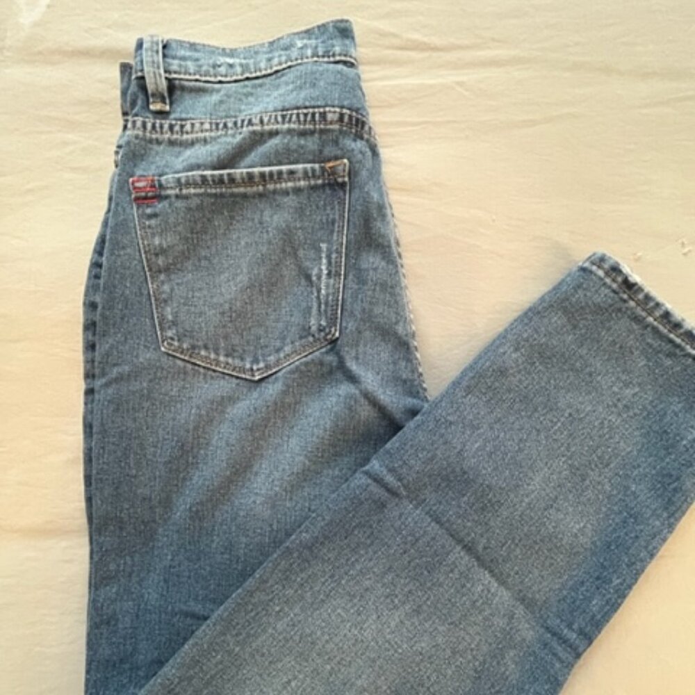 ☀️BOGO☀️BDG FUN Mom High Rise Jean Medium Wash - Picture 2 of 5